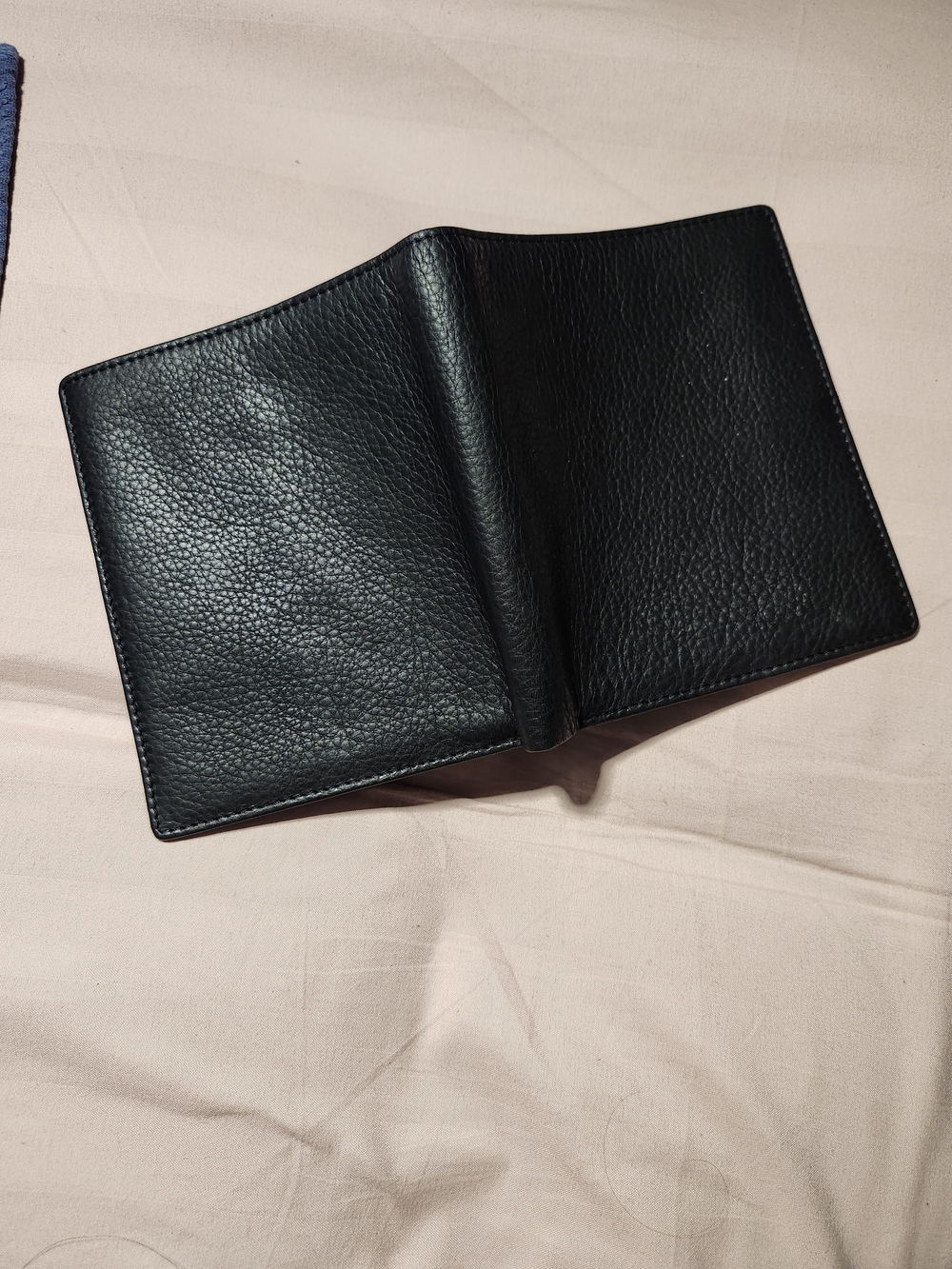 Classic Black Leather Men's Wallet - Slim Bifold